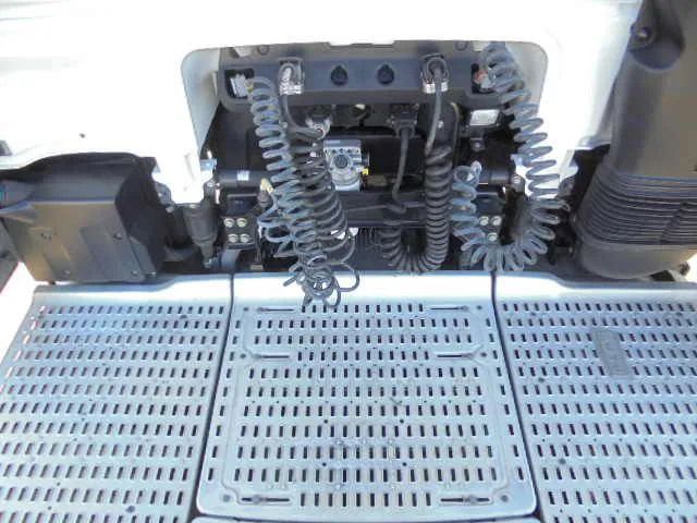 DAF XF 440 125XDAF 106 TRACTOR HEAD IN STOCK - Tractor head: gambar 5 DAF XF 440 125XDAF 106 TRACTOR HEAD IN STOCK - Tractor head: gambar 5