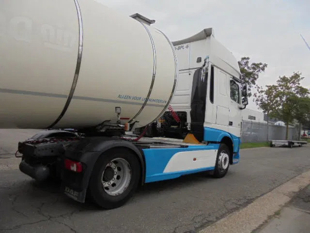 DAF XF 440 SUPER SPACE CAB NL TRUCK - Tractor head: gambar 3 DAF XF 440 SUPER SPACE CAB NL TRUCK - Tractor head: gambar 3