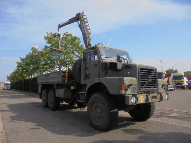 Volvo N 10 6X6 L + FASSI - Truk flatbed, Truk derek: gambar 3 Volvo N 10 6X6 L + FASSI - Truk flatbed, Truk derek: gambar 3