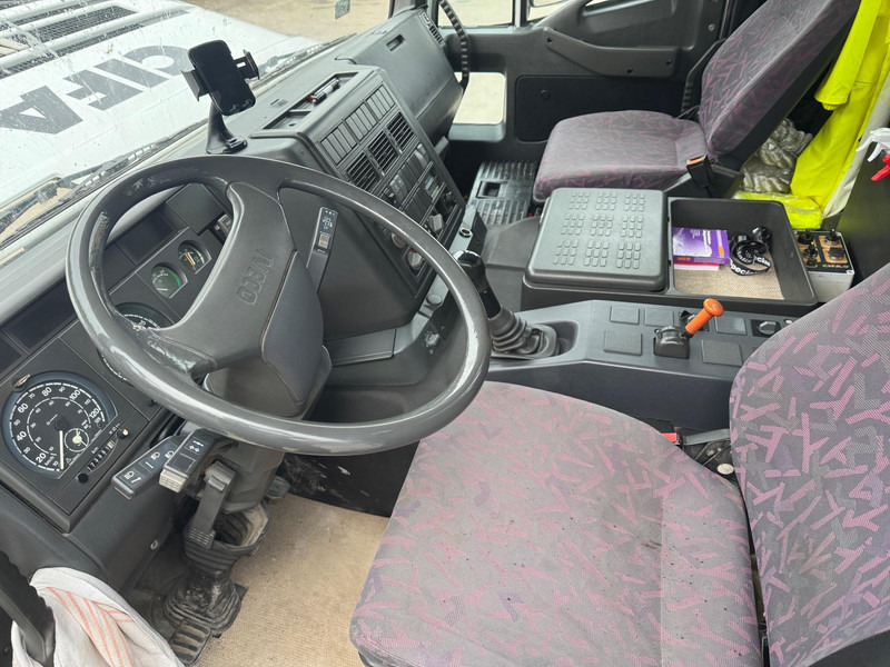 Iveco Eurotraker 340E35, cursor 8 - Truk pengaduk beton: gambar 5 Iveco Eurotraker 340E35, cursor 8 - Truk pengaduk beton: gambar 5