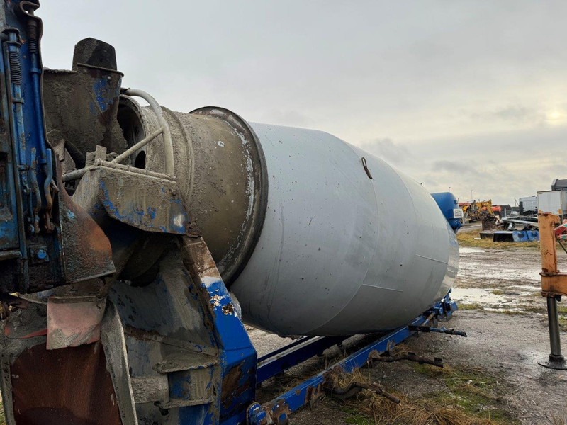 Mercedes-Benz Intermix 10 m3 - Truk pengaduk beton: gambar 4 Mercedes-Benz Intermix 10 m3 - Truk pengaduk beton: gambar 4