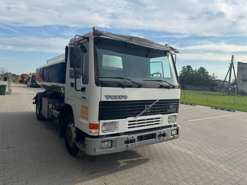 Volvo FL 7 260, 10000 liter - Truk tangki: gambar 2 Volvo FL 7 260, 10000 liter - Truk tangki: gambar 2