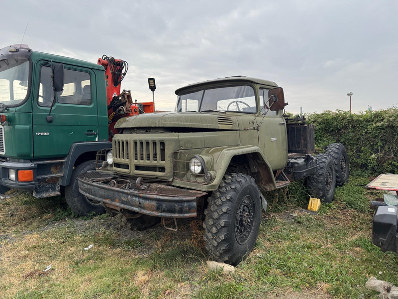 ZIL 131, 6X6 - Truk sasis: gambar 1 ZIL 131, 6X6 - Truk sasis: gambar 1