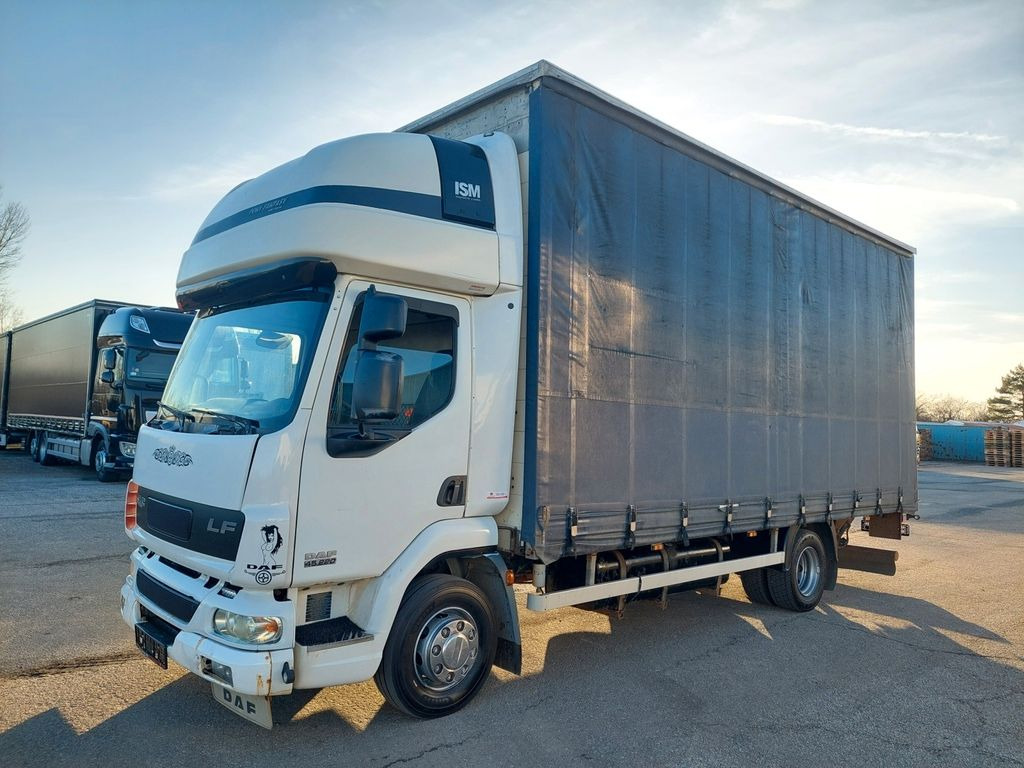 DAF FA LF 45.220 E12 4x2 - Truk dengan terpal samping: gambar 1 DAF FA LF 45.220 E12 4x2 - Truk dengan terpal samping: gambar 1