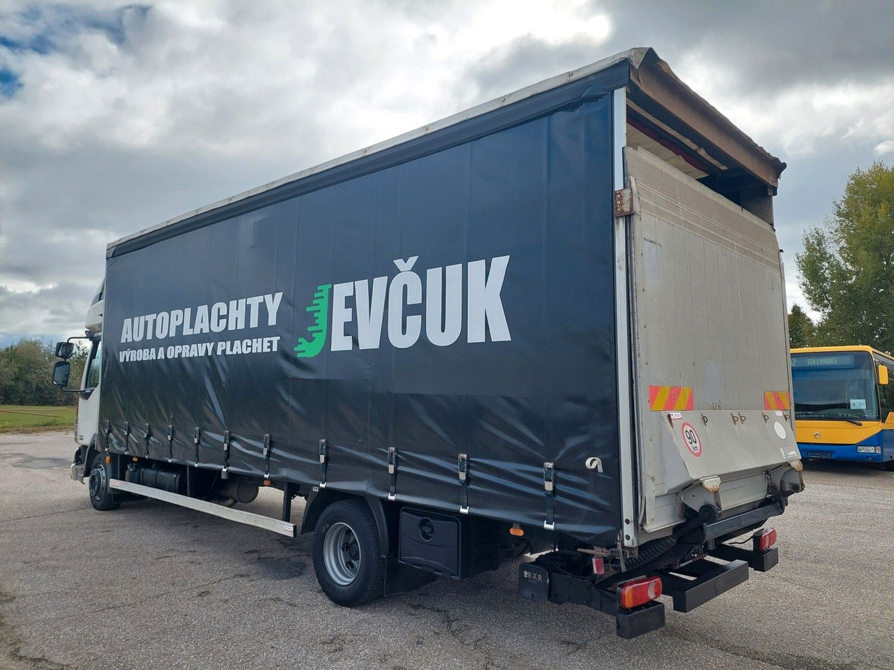 DAF FA LF 45.220 G12 4x2 - Truk dengan terpal samping: gambar 3 DAF FA LF 45.220 G12 4x2 - Truk dengan terpal samping: gambar 3