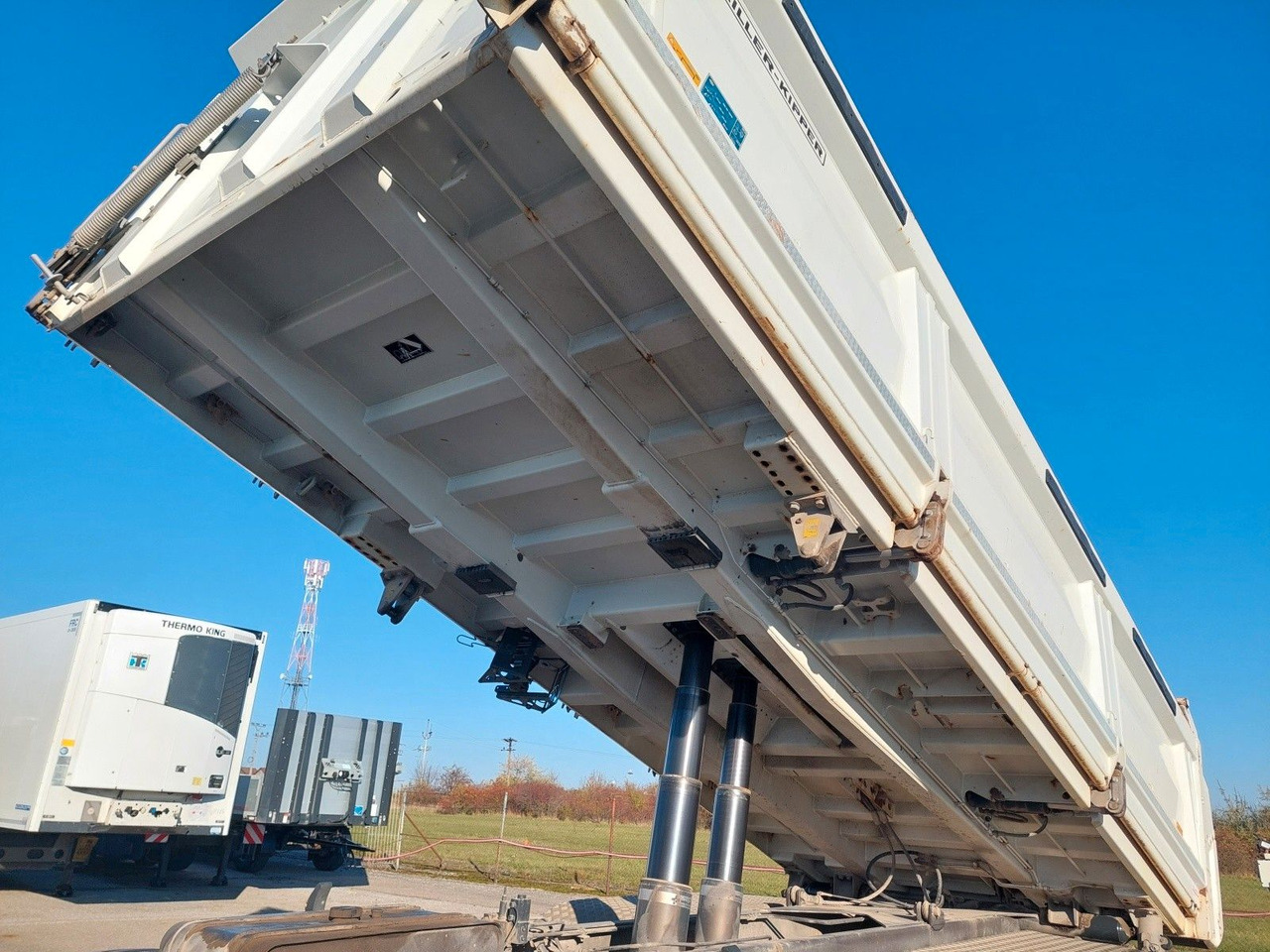 Iveco AD340X480 X-Way Bordmatic Meiller 8x4 - Truk jungkit: gambar 5 Iveco AD340X480 X-Way Bordmatic Meiller 8x4 - Truk jungkit: gambar 5