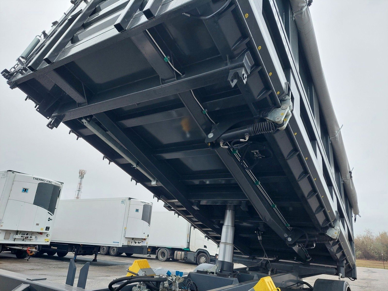 Iveco X-WAY AT280X48Y/PS HR ON+ 6x2 Bordmatik - Truk jungkit: gambar 5 Iveco X-WAY AT280X48Y/PS HR ON+ 6x2 Bordmatik - Truk jungkit: gambar 5