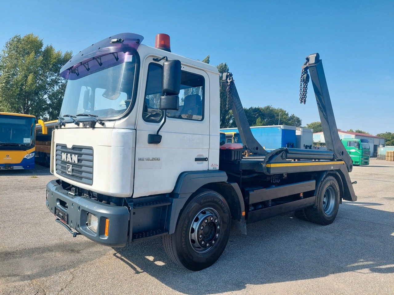 MAN ME 18.280 BB 4x2 - Truk dengan terpal samping: gambar 1 MAN ME 18.280 BB 4x2 - Truk dengan terpal samping: gambar 1