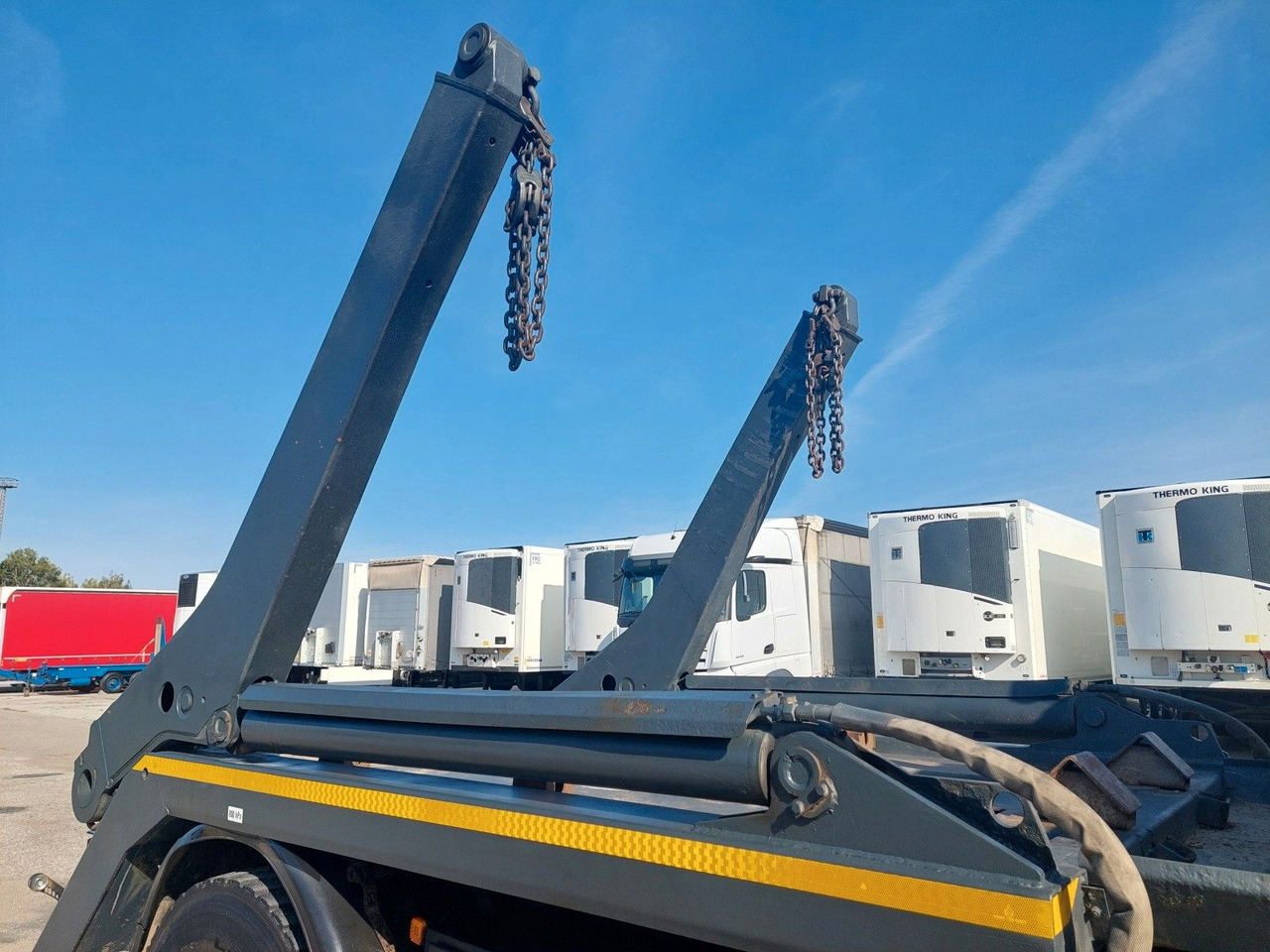 MAN ME 18.280 BB 4x2 - Truk dengan terpal samping: gambar 5 MAN ME 18.280 BB 4x2 - Truk dengan terpal samping: gambar 5