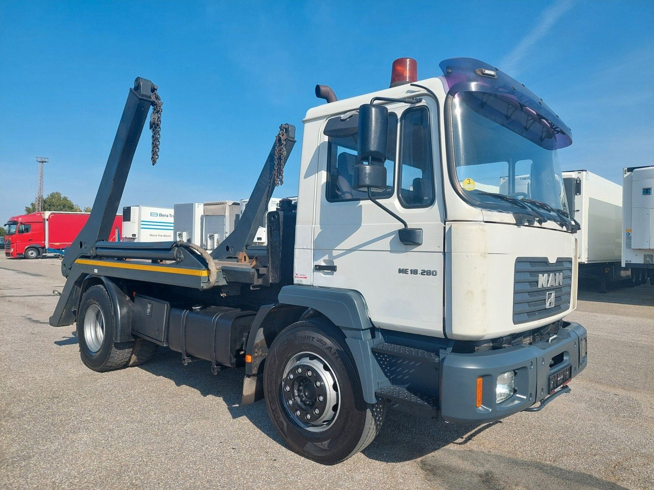 MAN ME 18.280 BB 4x2 - Truk dengan terpal samping: gambar 2 MAN ME 18.280 BB 4x2 - Truk dengan terpal samping: gambar 2