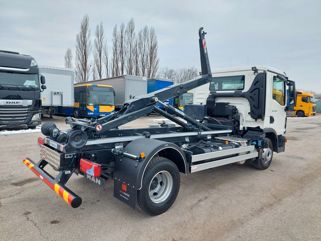 MAN TG3 TGL 12.190 BB 4x2 - Hook lift: gambar 4 MAN TG3 TGL 12.190 BB 4x2 - Hook lift: gambar 4