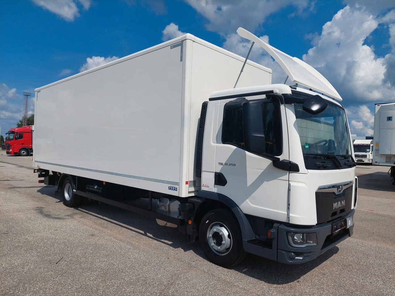 MAN TGL 12.250 BL CH 4x2 LBW 17 Palleten - Truk box: gambar 2 MAN TGL 12.250 BL CH 4x2 LBW 17 Palleten - Truk box: gambar 2