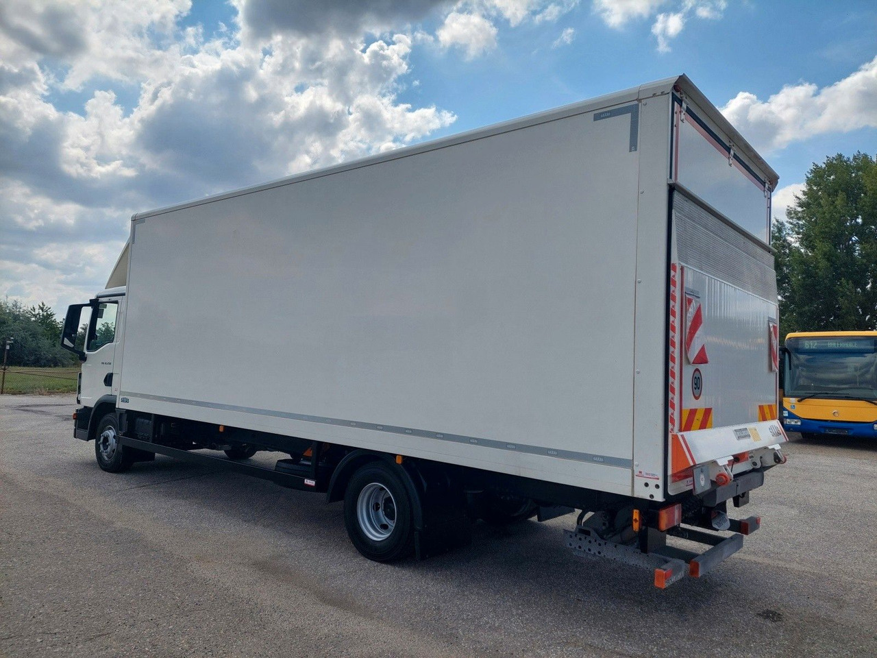 MAN TGL 12.250 BL CH 4x2 LBW 17 Palleten - Truk box: gambar 3 MAN TGL 12.250 BL CH 4x2 LBW 17 Palleten - Truk box: gambar 3