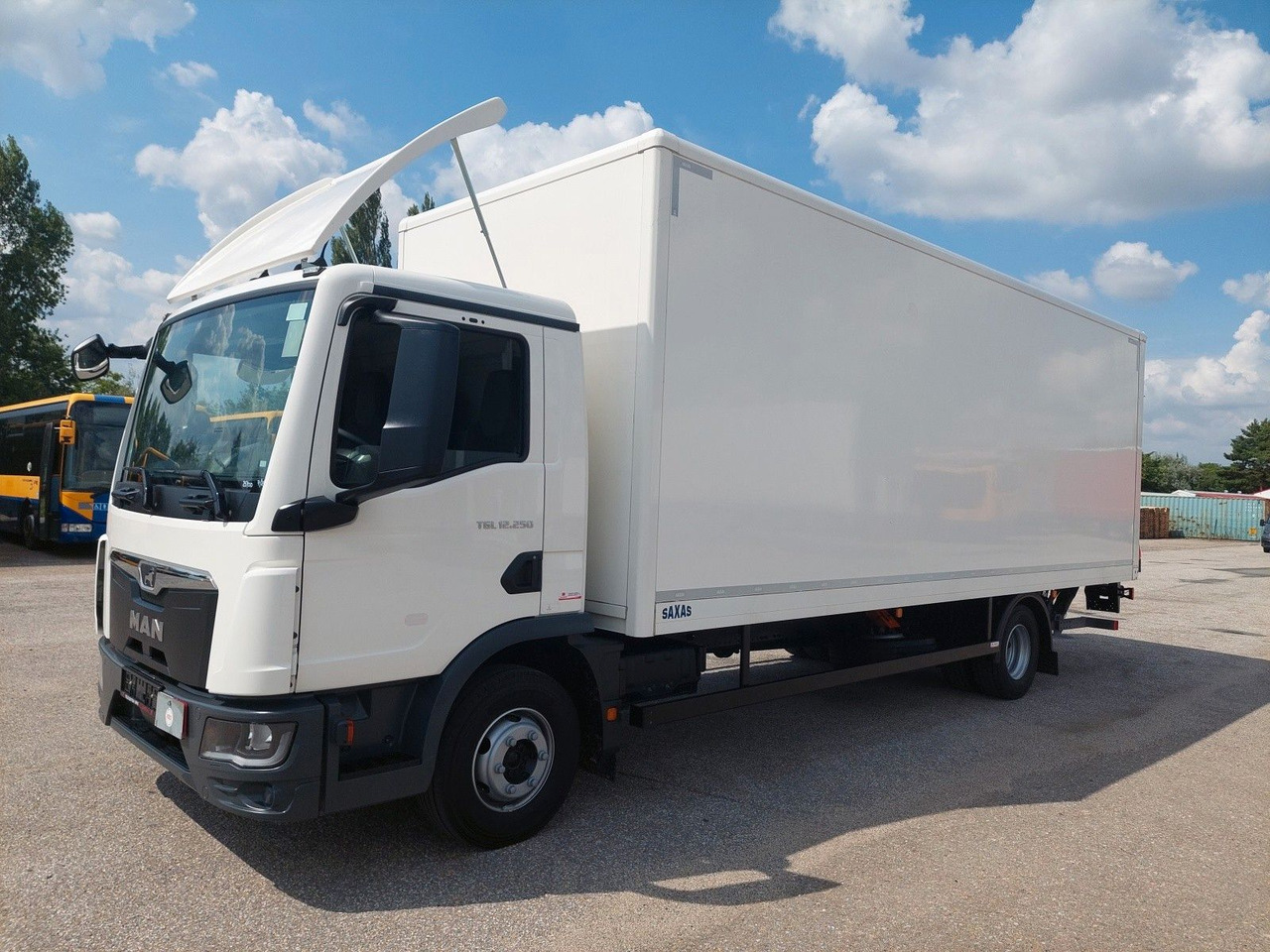 MAN TGL 12.250 BL CH 4x2 LBW 17 Palleten - Truk box: gambar 1 MAN TGL 12.250 BL CH 4x2 LBW 17 Palleten - Truk box: gambar 1