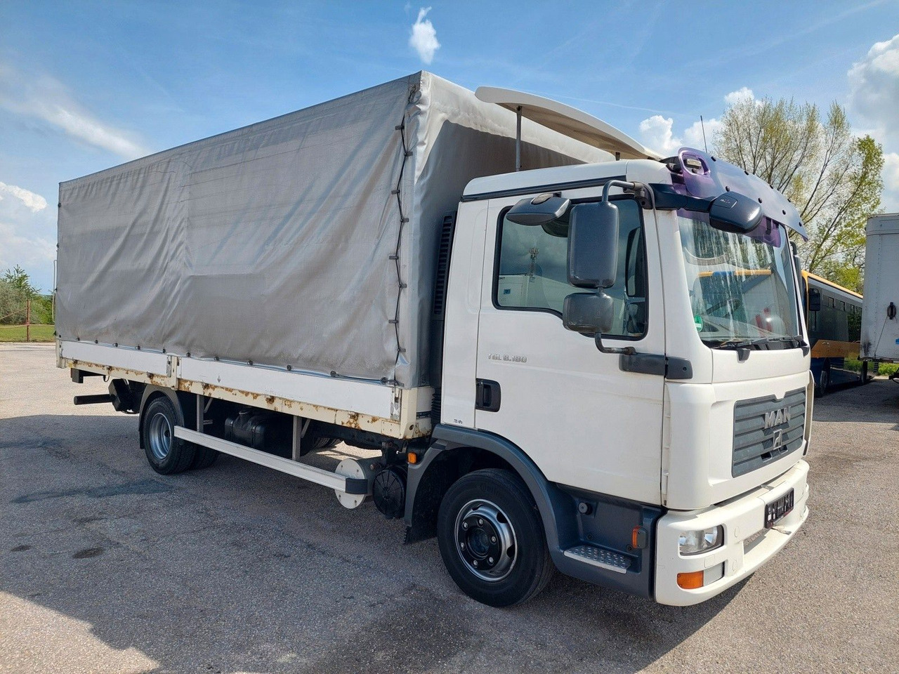 MAN TGL 8.180 4X2 BL - Truk dengan terpal samping: gambar 2 MAN TGL 8.180 4X2 BL - Truk dengan terpal samping: gambar 2