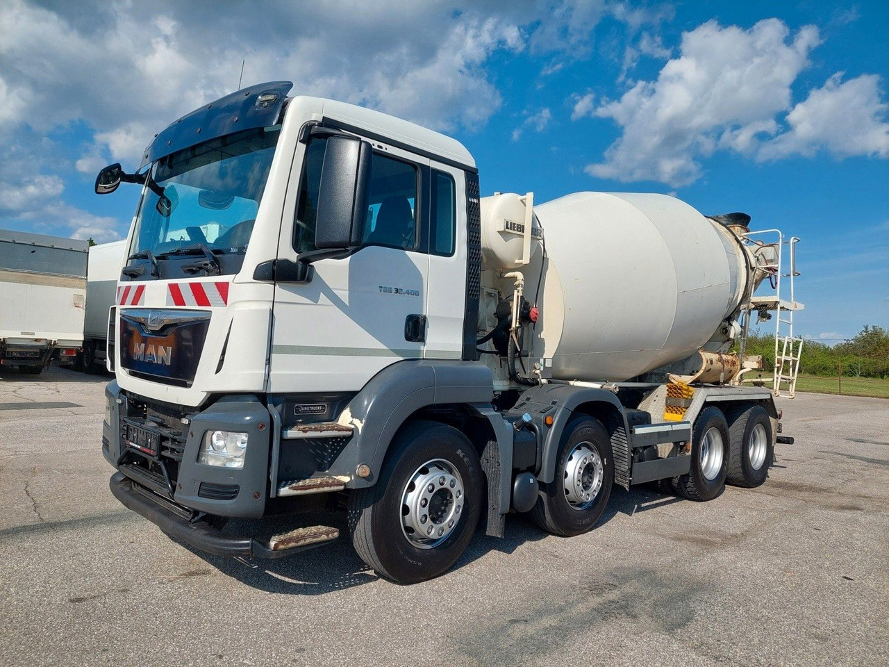 MAN TGS 32.400 8X4 BB Liebherr 9 m³ - Truk pengaduk beton: gambar 1 MAN TGS 32.400 8X4 BB Liebherr 9 m³ - Truk pengaduk beton: gambar 1