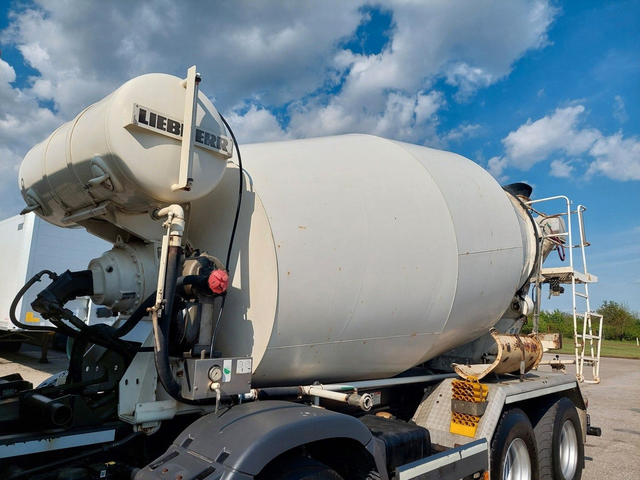 MAN TGS 32.400 8X4 BB Liebherr 9 m³ - Truk pengaduk beton: gambar 5 MAN TGS 32.400 8X4 BB Liebherr 9 m³ - Truk pengaduk beton: gambar 5