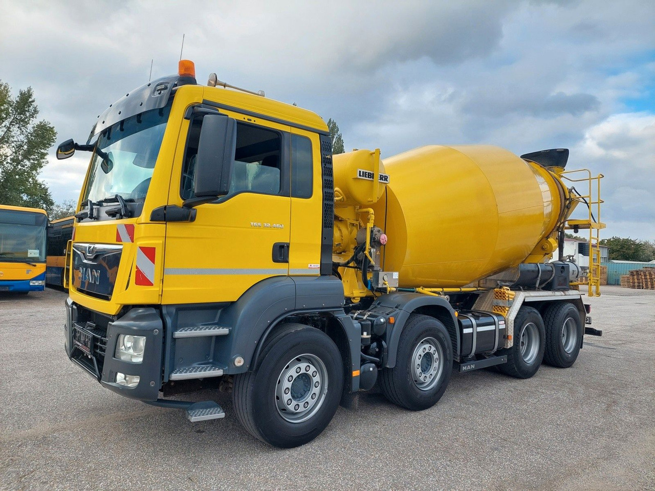 MAN TGS 32.460 8X4 BB Liebherr 9 m³ - Truk pengaduk beton: gambar 1 MAN TGS 32.460 8X4 BB Liebherr 9 m³ - Truk pengaduk beton: gambar 1