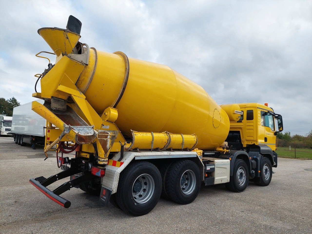 MAN TGS 32.460 8X4 BB Liebherr 9 m³ - Truk pengaduk beton: gambar 4 MAN TGS 32.460 8X4 BB Liebherr 9 m³ - Truk pengaduk beton: gambar 4