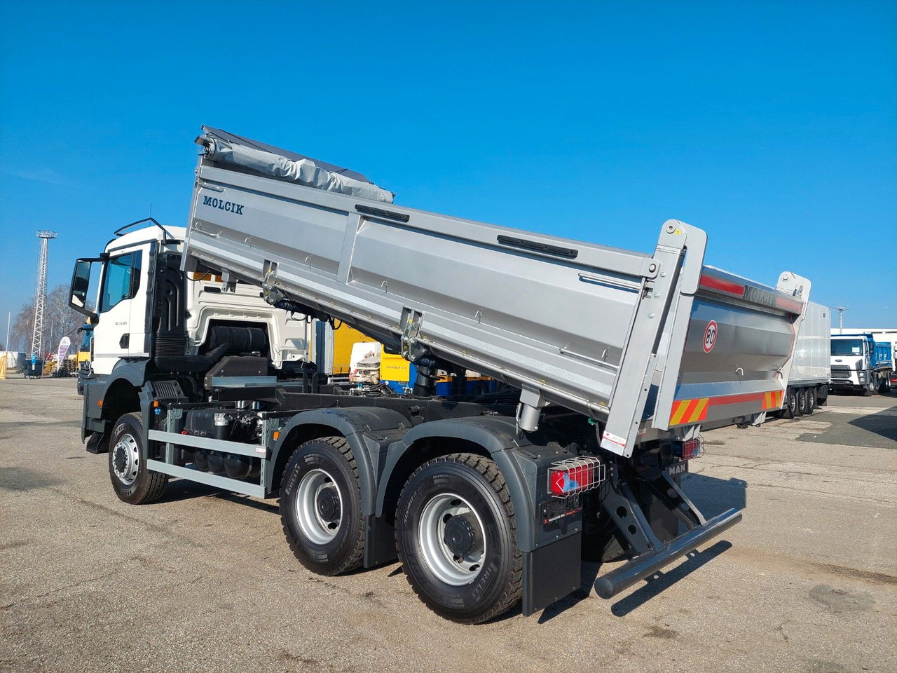 MAN TGS 35.520 6X6 BB CH - Truk jungkit: gambar 3 MAN TGS 35.520 6X6 BB CH - Truk jungkit: gambar 3