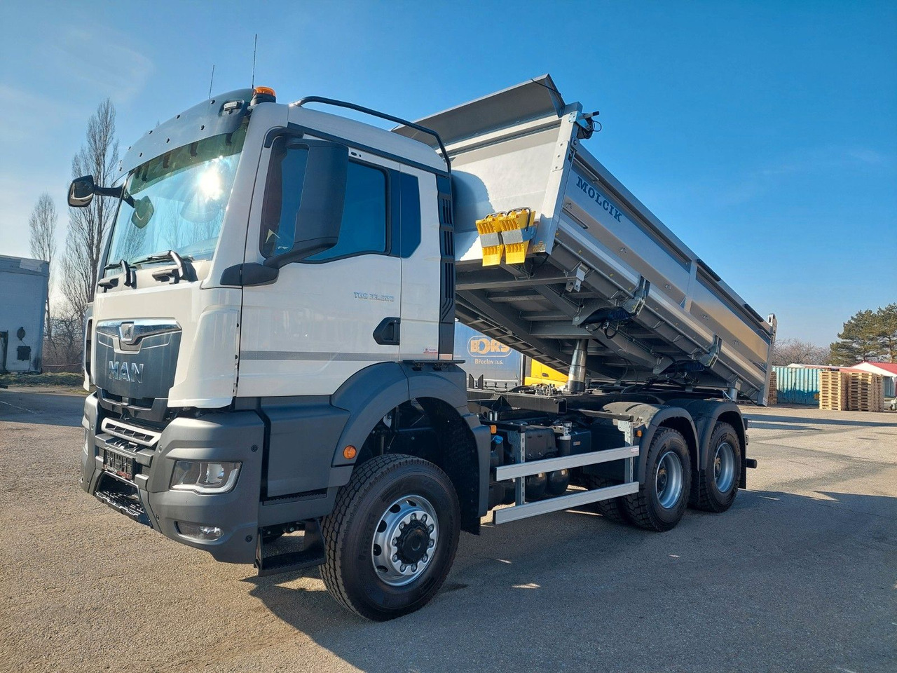 MAN TGS 35.520 6X6 BB CH - Truk jungkit: gambar 1 MAN TGS 35.520 6X6 BB CH - Truk jungkit: gambar 1
