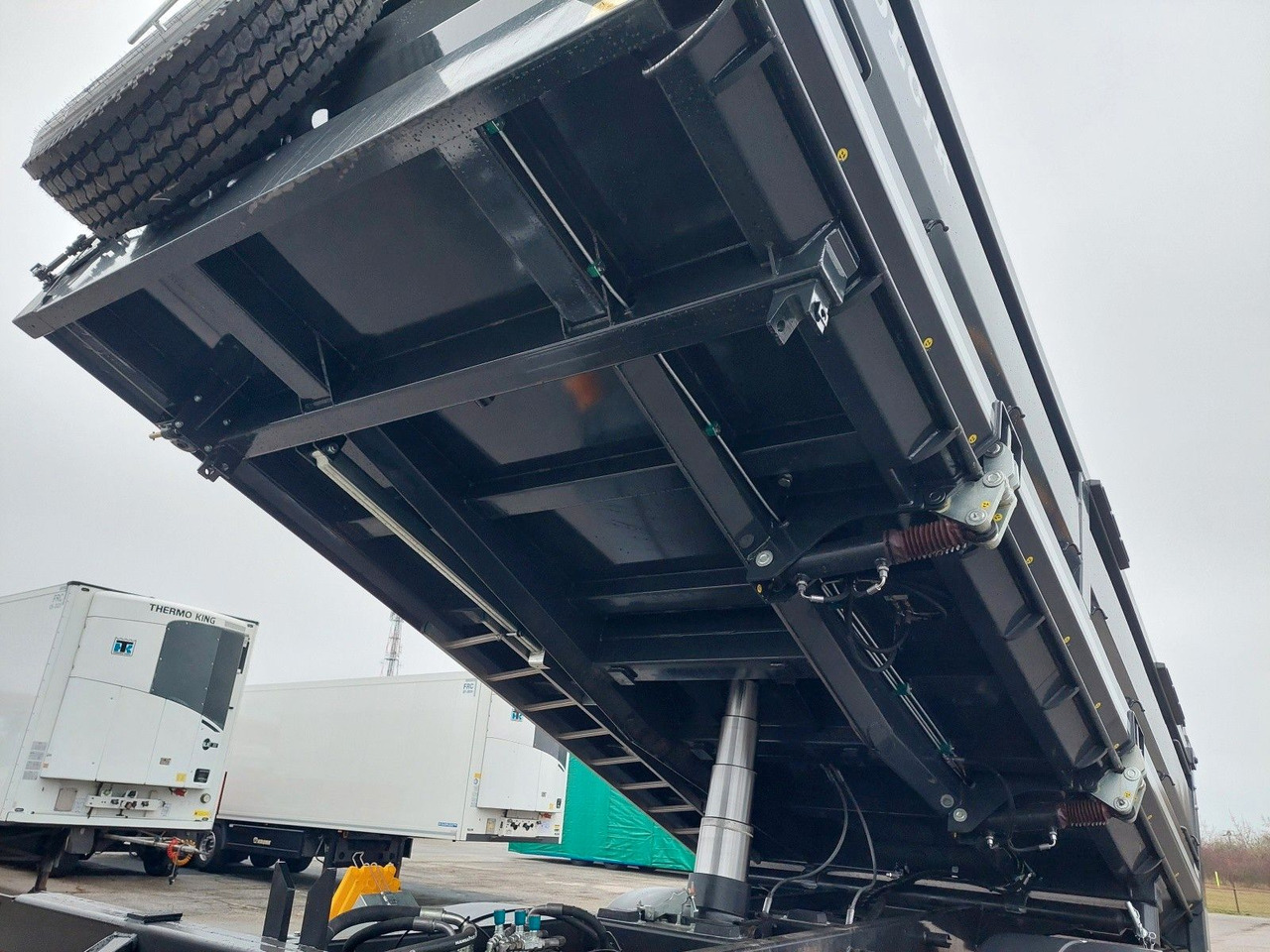 MAN TGS 35.520 6X6 BB CH - Truk jungkit: gambar 5 MAN TGS 35.520 6X6 BB CH - Truk jungkit: gambar 5