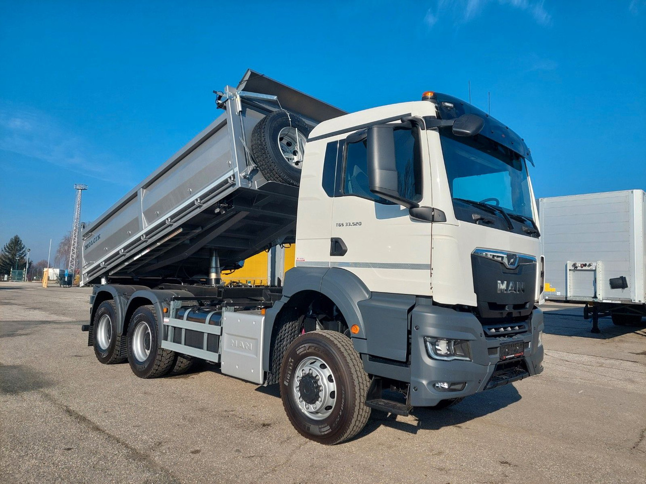 MAN TGS 35.520 6X6 BB CH - Truk jungkit: gambar 2 MAN TGS 35.520 6X6 BB CH - Truk jungkit: gambar 2