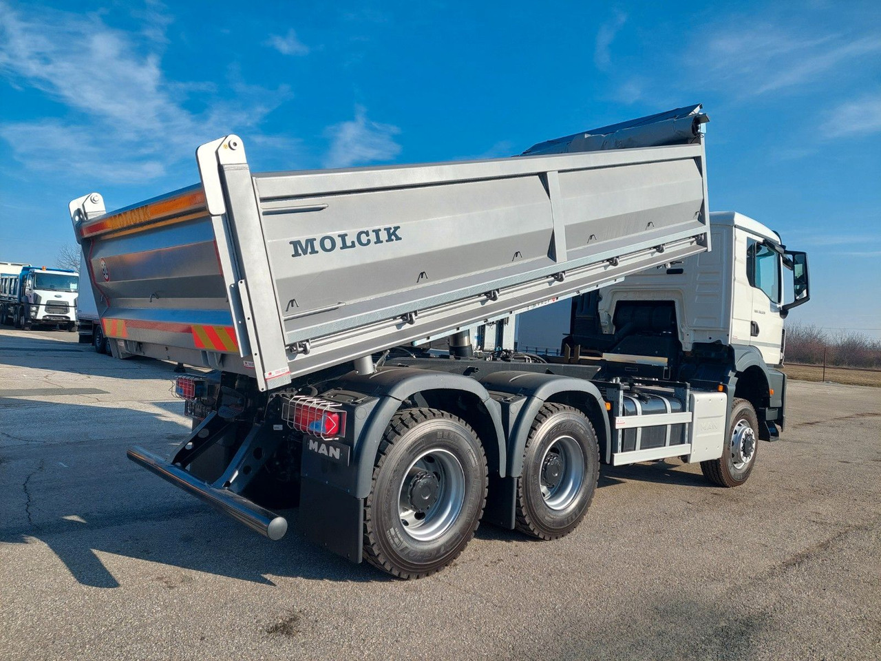 MAN TGS 35.520 6X6 BB CH - Truk jungkit: gambar 4 MAN TGS 35.520 6X6 BB CH - Truk jungkit: gambar 4