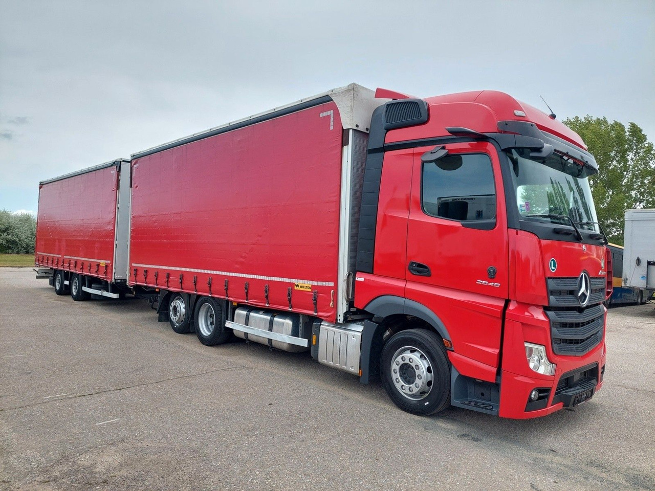 Mercedes-Benz Actros 2545 L/NR 6x2 + Wielton PC2K Durchbar - Truk dengan terpal samping: gambar 2 Mercedes-Benz Actros 2545 L/NR 6x2 + Wielton PC2K Durchbar - Truk dengan terpal samping: gambar 2