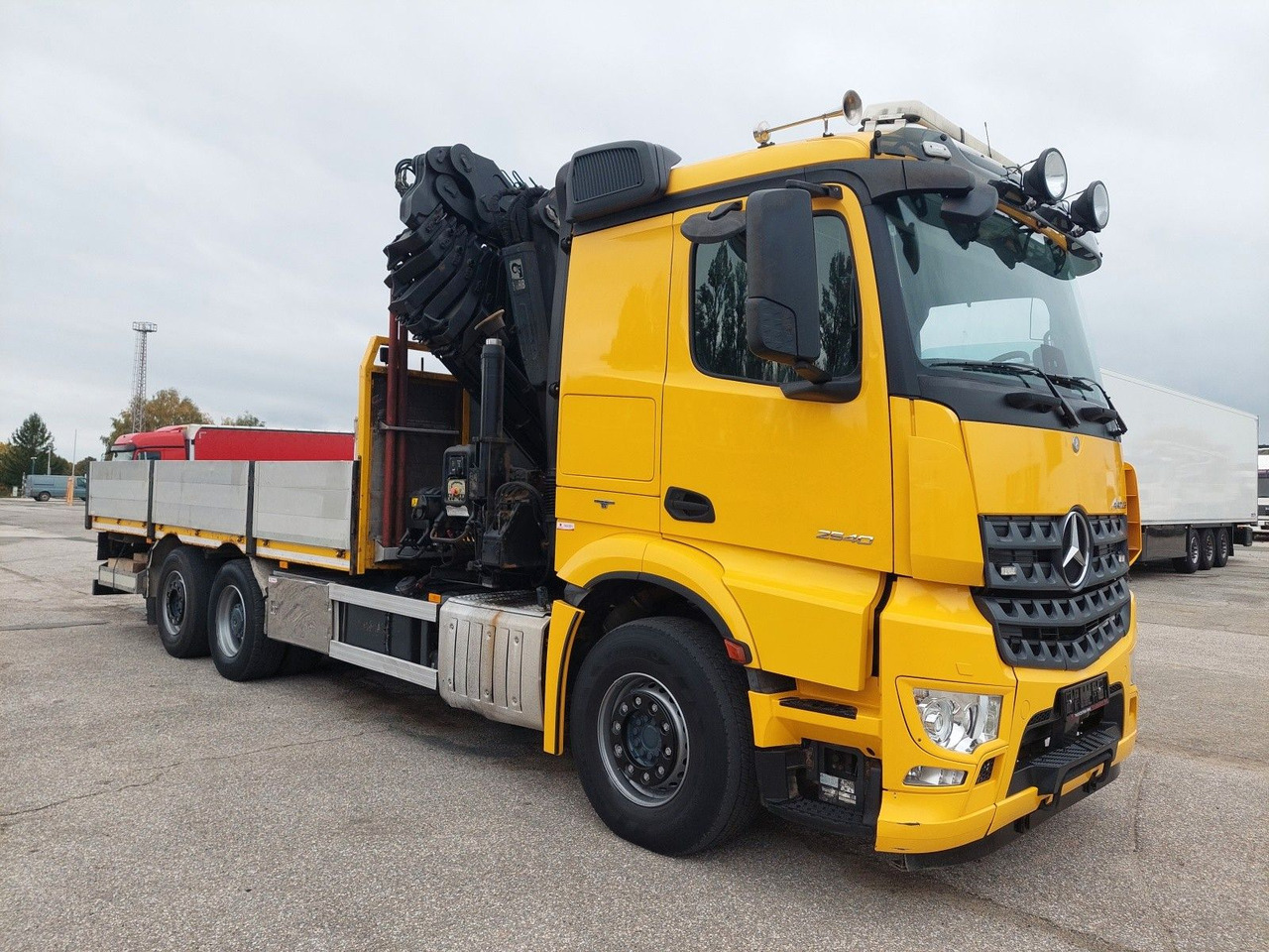 Mercedes-Benz Arocs 2640 6X2 + Hiab XS 477 Hipro - Truk flatbed, Truk derek: gambar 2 Mercedes-Benz Arocs 2640 6X2 + Hiab XS 477 Hipro - Truk flatbed, Truk derek: gambar 2