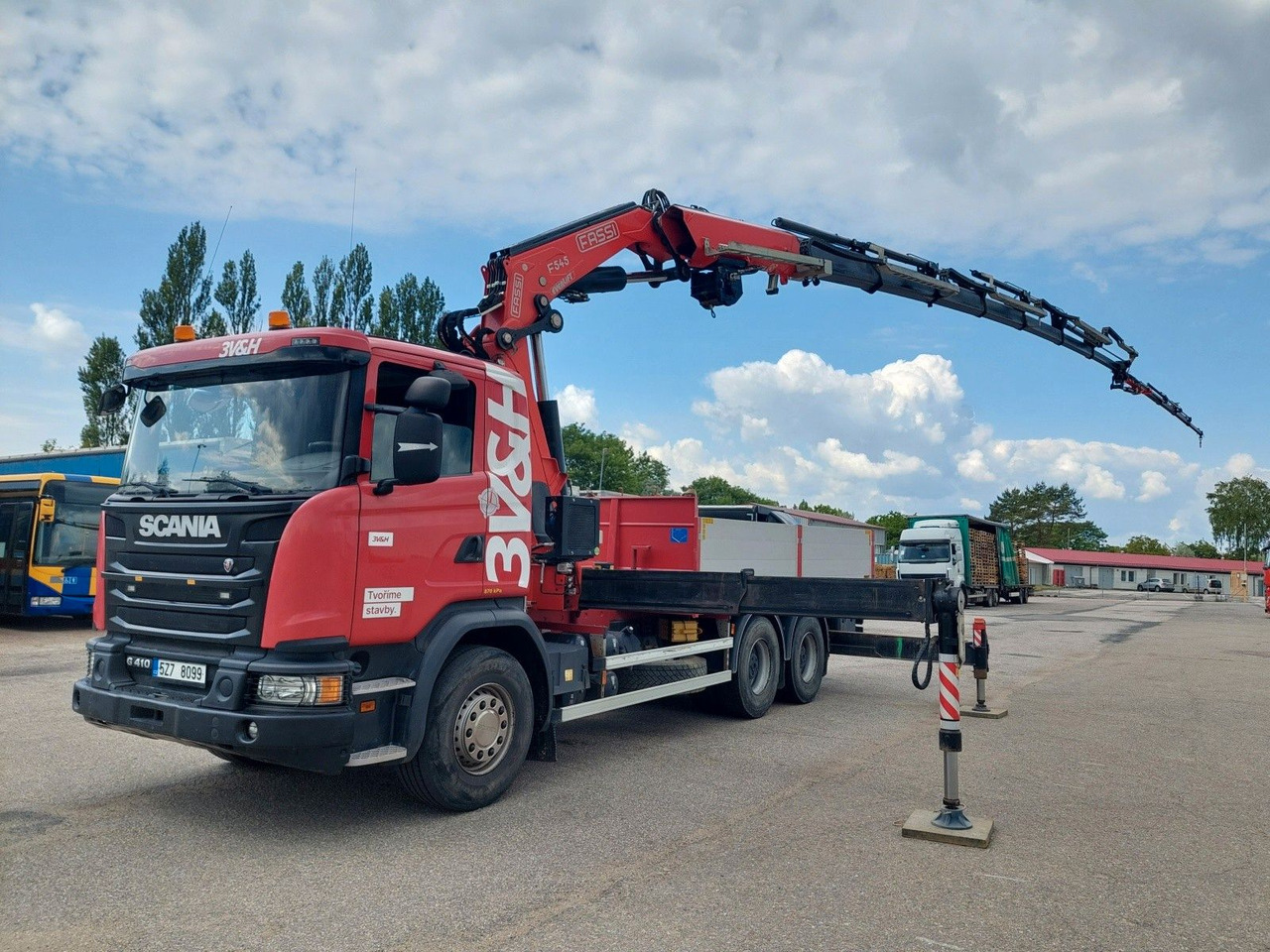 Scania G 410LB 6x4 HNA + Kran Fassi F545RA.2.27 FLY-JIB - Truk flatbed, Truk derek: gambar 1 Scania G 410LB 6x4 HNA + Kran Fassi F545RA.2.27 FLY-JIB - Truk flatbed, Truk derek: gambar 1