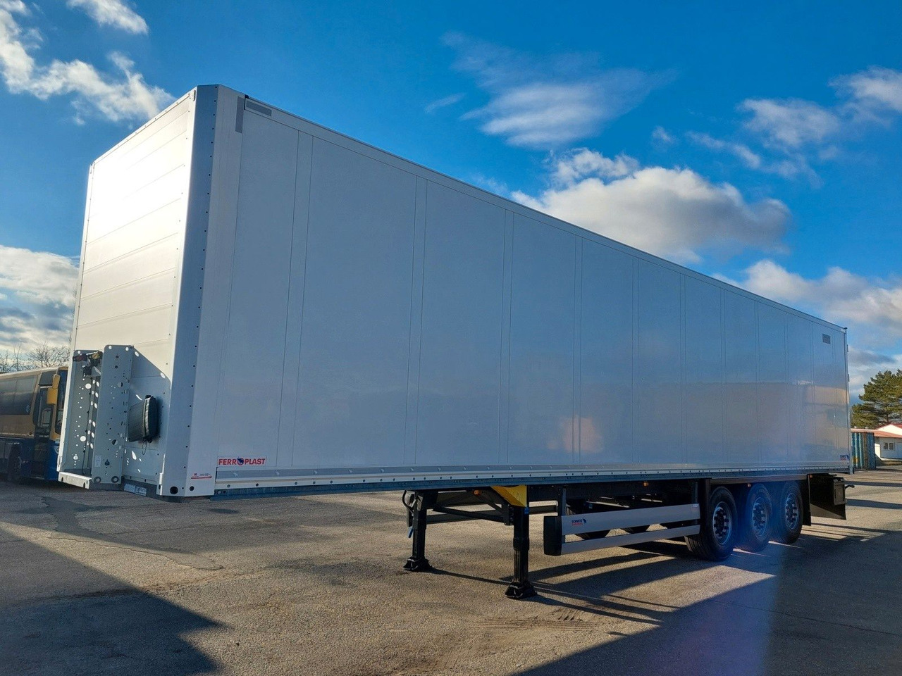 Schmitz Cargobull SKO 24 Doppelstock - Semi-trailer kotak tertutup: gambar 1 Schmitz Cargobull SKO 24 Doppelstock - Semi-trailer kotak tertutup: gambar 1