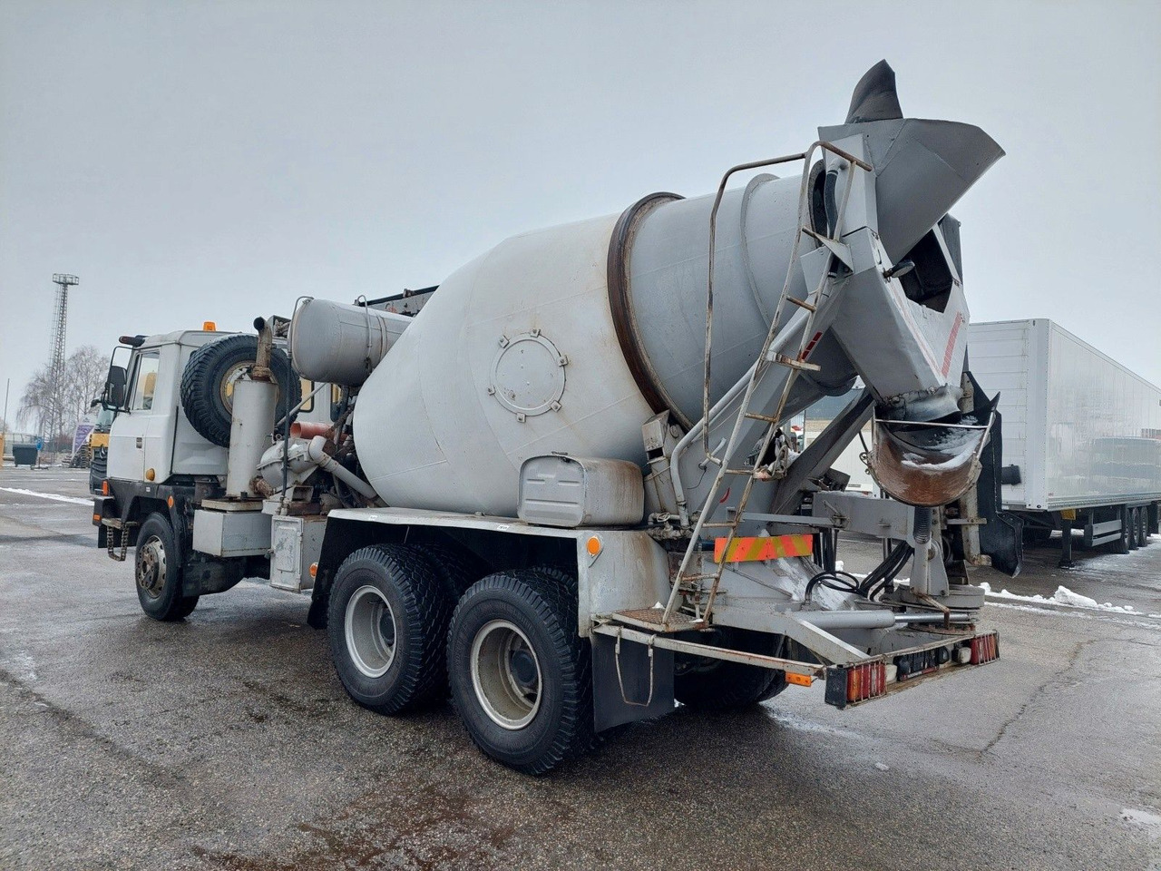 Tatra T815 6x6 mit Fördererband PD-01 - Truk pengaduk beton: gambar 3 Tatra T815 6x6 mit Fördererband PD-01 - Truk pengaduk beton: gambar 3