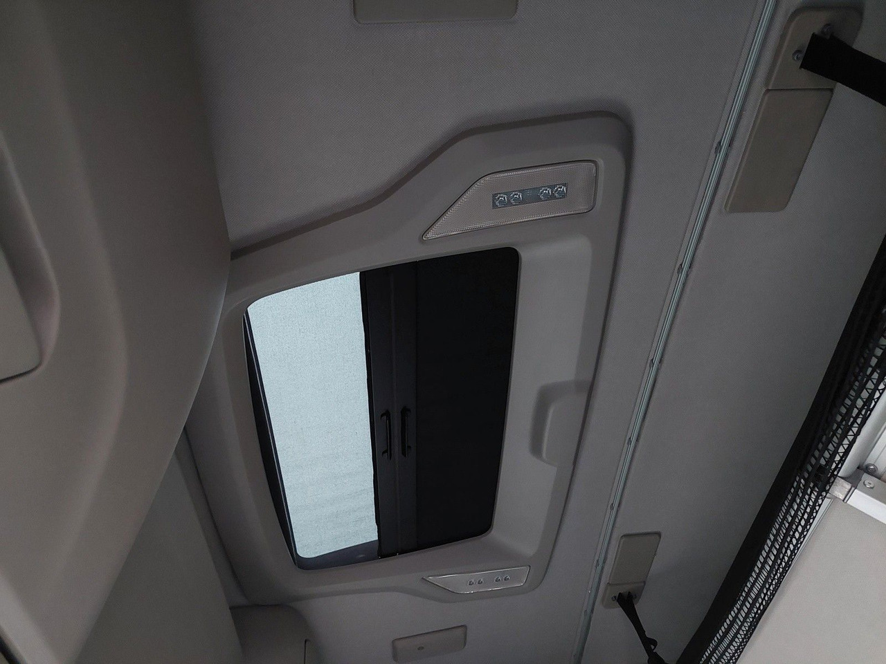 Tractor head Iveco AS440ST/FP LT: gambar 28