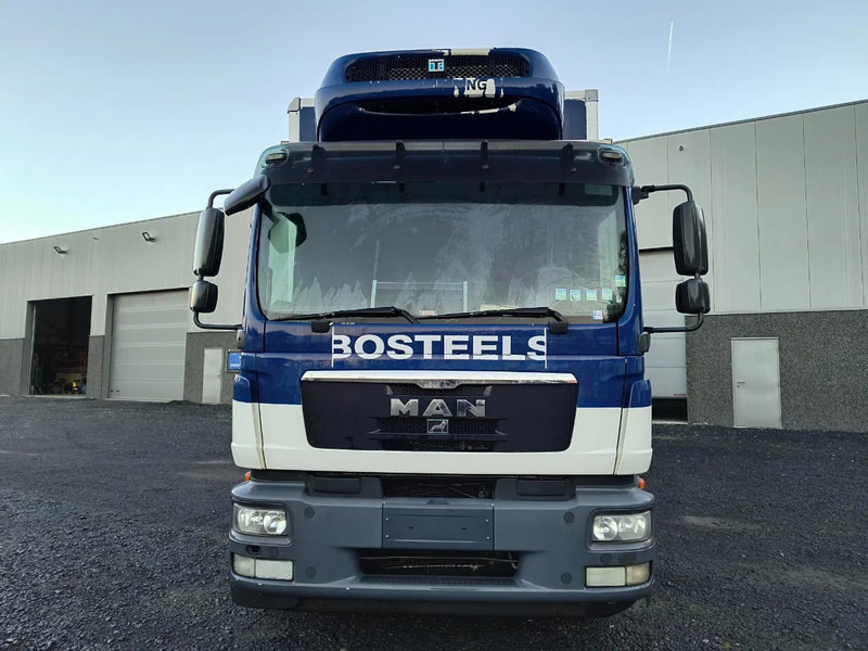 MAN TGM 18.250 2 COMPARTMENTS - 2000KG TAIL LIFT - PROBLEM COOLING UNIT - Truk berpendingin: gambar 2 MAN TGM 18.250 2 COMPARTMENTS - 2000KG TAIL LIFT - PROBLEM COOLING UNIT - Truk berpendingin: gambar 2