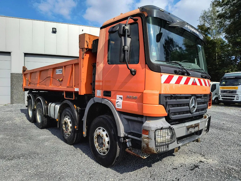 Mercedes-Benz Actros 3236 8X4 - 2 SIDE TIPPER/BI-BENNE - Truk jungkit: gambar 3 Mercedes-Benz Actros 3236 8X4 - 2 SIDE TIPPER/BI-BENNE - Truk jungkit: gambar 3