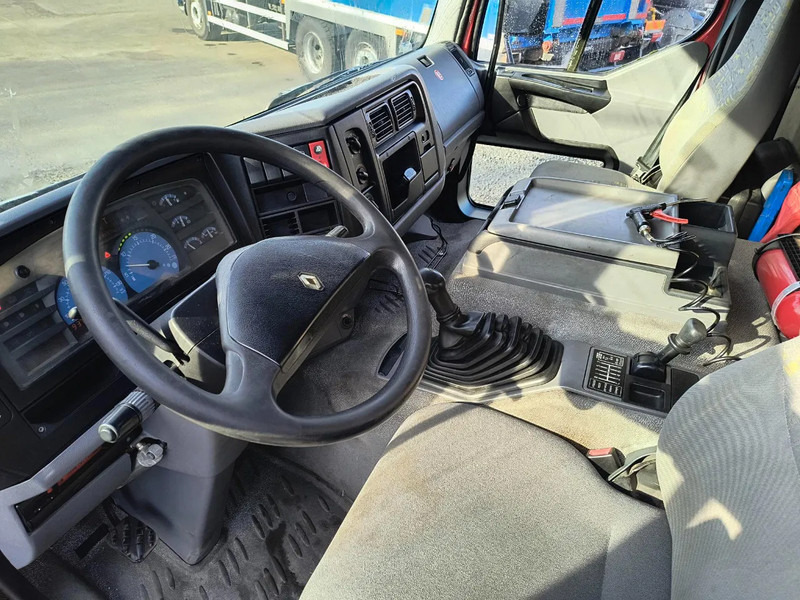 Interior photo 1: Leasing Renault Premium 320 USED OIL - 13000 L Renault Premium 320 USED OIL - 13000 L