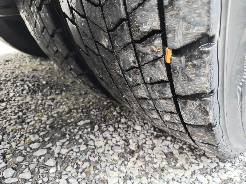 Truk tangki Scania 94 G.300 6X2 FOODBULK SILO - 8 COMP. - STEERING AXLE: gambar 18