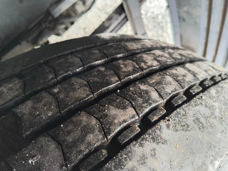 Truk tangki Scania 94 G.300 6X2 FOODBULK SILO - 8 COMP. - STEERING AXLE: gambar 17