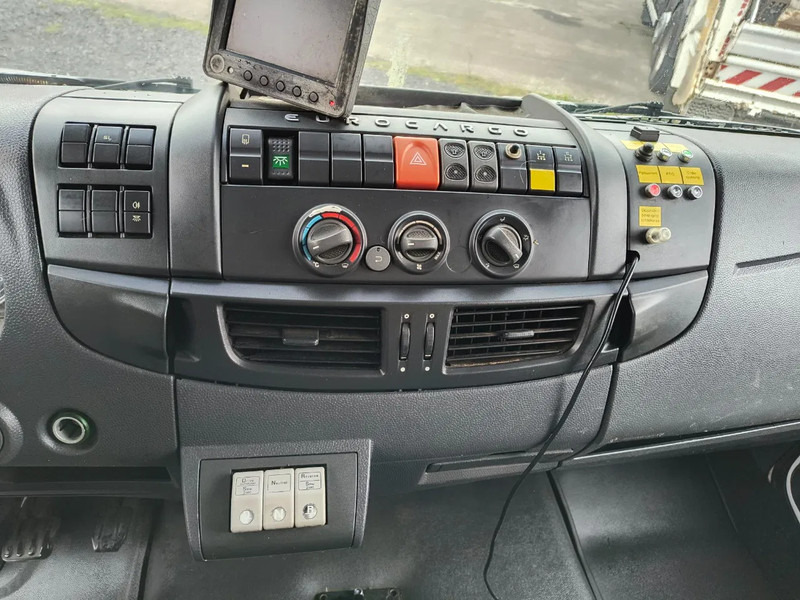 Truk Iveco EuroCargo 120 120E18 + COMET 151TAL (15 m): gambar 8