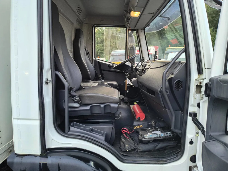 Truk Iveco EuroCargo 120 E18 + COMET 151TAL (15 m): gambar 9