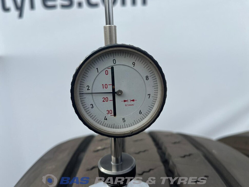 BARUM Barum 315/70R22.5 BF200 R 156/150 M+S 3PMSF gebruikte set - Ban untuk Truk: gambar 3 BARUM Barum 315/70R22.5 BF200 R 156/150 M+S 3PMSF gebruikte set - Ban untuk Truk: gambar 3