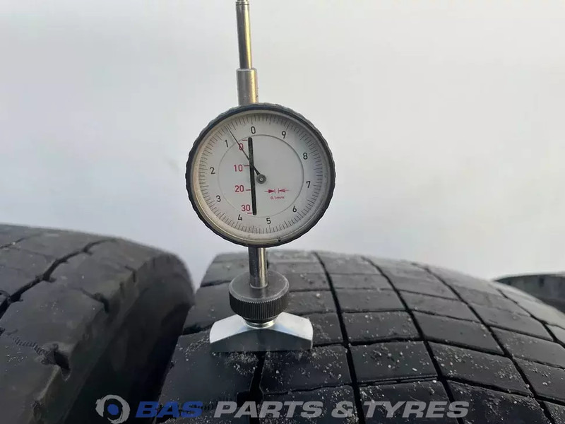 Continental Continental 305/70R19.5 Hybrid HD3 148/145 M M+S 3PMSF gebruikte set - Ban untuk Truk: gambar 3 Continental Continental 305/70R19.5 Hybrid HD3 148/145 M M+S 3PMSF gebruikte set - Ban untuk Truk: gambar 3