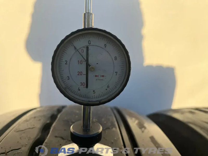 Continental Continental 315/70R22.5 Hybrid HS3+ 156/150 M+S 3PMSF gebruikte set - Ban untuk Truk: gambar 3 Continental Continental 315/70R22.5 Hybrid HS3+ 156/150 M+S 3PMSF gebruikte set - Ban untuk Truk: gambar 3