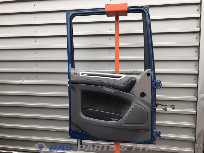 DAF XF106 Portier Links DAF 1881862 - Pintu dan bagian untuk Truk: gambar 2 DAF XF106 Portier Links DAF 1881862 - Pintu dan bagian untuk Truk: gambar 2