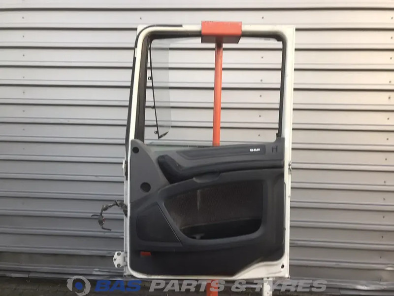 DAF XF106 Portier Rechts DAF 1881863 - Pintu dan bagian untuk Truk: gambar 2 DAF XF106 Portier Rechts DAF 1881863 - Pintu dan bagian untuk Truk: gambar 2