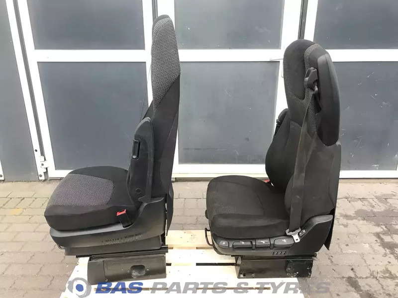 DAF XF106 Stoelen set DAF 1978966 - Tempat duduk untuk Truk: gambar 2 DAF XF106 Stoelen set DAF 1978966 - Tempat duduk untuk Truk: gambar 2
