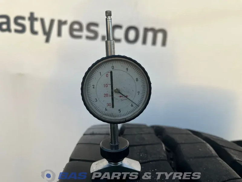 Goodyear Goodyear 13R22.5 OMNITRAC S 156/150 K M+S 3PMSF gebruikte set - Ban untuk Truk: gambar 3 Goodyear Goodyear 13R22.5 OMNITRAC S 156/150 K M+S 3PMSF gebruikte set - Ban untuk Truk: gambar 3