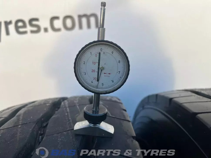 Goodyear Goodyear 13R22.5 OMNITRAC S 156/150 K M+S 3PMSF gebruikte set - Ban untuk Truk: gambar 3 Goodyear Goodyear 13R22.5 OMNITRAC S 156/150 K M+S 3PMSF gebruikte set - Ban untuk Truk: gambar 3