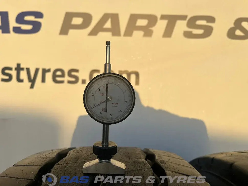 Goodyear Goodyear 13R22.5 OMNITRAC S 156/150 K M+S 3PMSF gebruikte set - Ban untuk Truk: gambar 3 Goodyear Goodyear 13R22.5 OMNITRAC S 156/150 K M+S 3PMSF gebruikte set - Ban untuk Truk: gambar 3